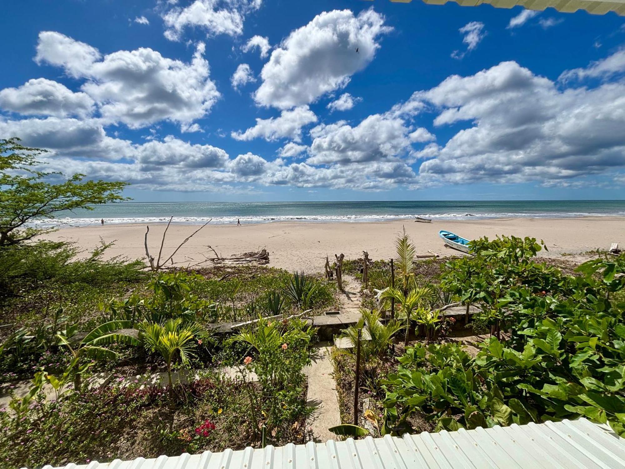 Stella Mar Oceanfront Hotel Popoyo Exteriör bild